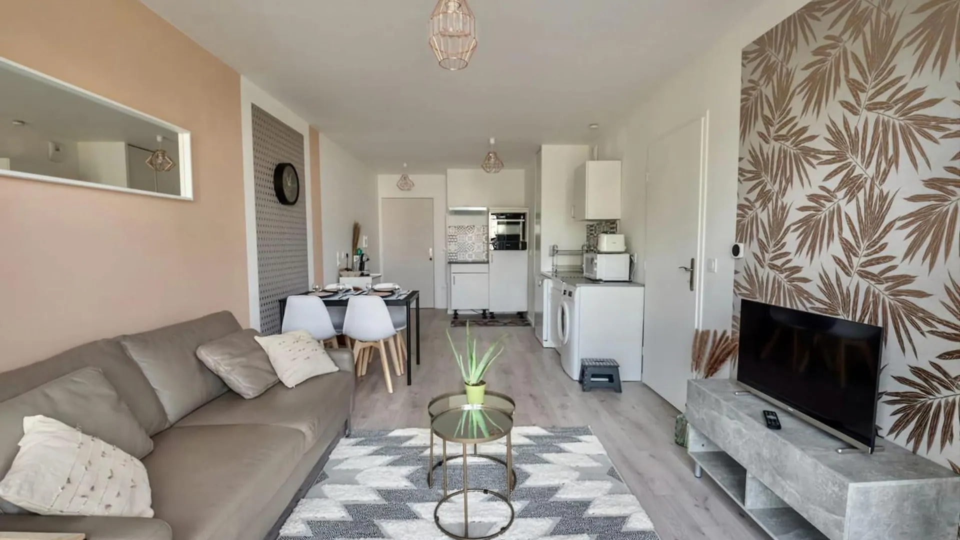 Appartement Passage A 10 Mins De Charles De Gaulle, Proche Parc D'Exposition Villepinte  Apartment